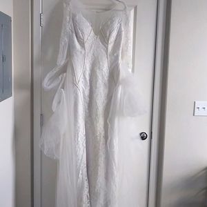 Wedding dress with detachable train
